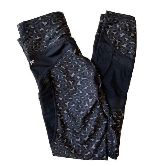 Fabletics UltraCool Pocketed Legging - Women’s S - Picture 1 of 9